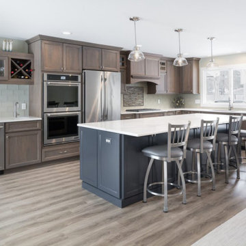 Traditional Open Concept Kitchen