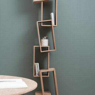 Schmales Bücherregal im kreativen Design von Drugeot Manufacture