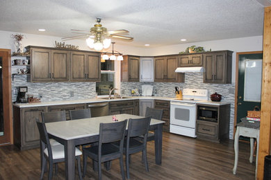 Mid-sized transitional kitchen photo in Chicago