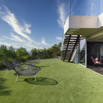 Los Tilos Hollywood Hills modern indoor outdoor home with sliding glass pocket w