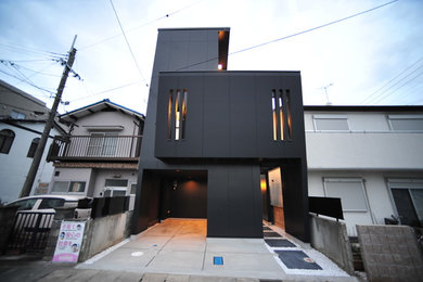 京都にあるモダンスタイルのおしゃれな住まいの写真