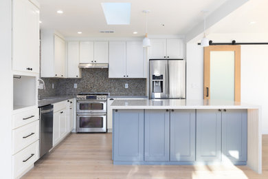 Transitional kitchen photo in San Francisco