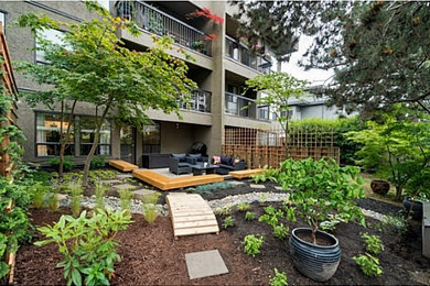 This is an example of a craftsman landscaping in Vancouver.
