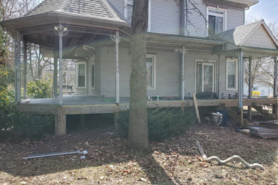 Inspiration for a timeless porch remodel in St Louis