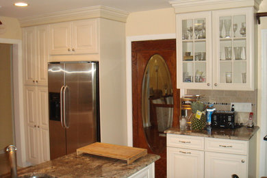 Example of a classic kitchen design in New York