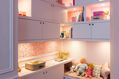 Inspiration for a contemporary kids' room in Paris.
