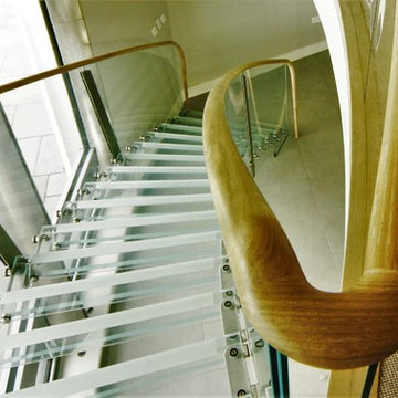 Staircase, glass curved