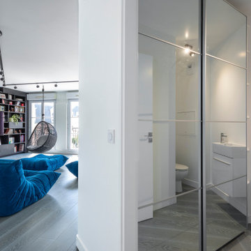 Une bibliothèque singulière dans une pièce de vie agrandie