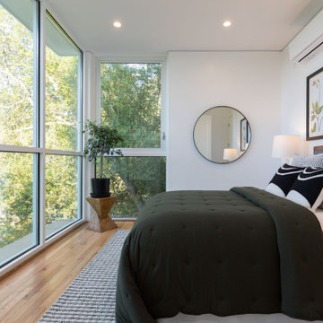 The Oakland Skyline Jewel: A Modern Tri-Level Transformation