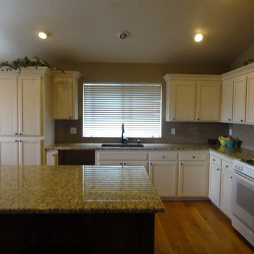 Oak Kitchen to Off-White with Glaze and Brown Accent Island