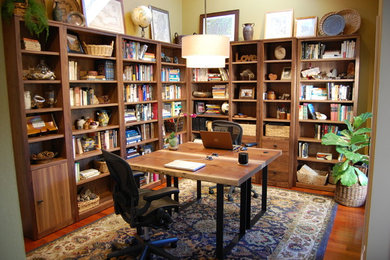 Traditional home office in Vancouver with a freestanding desk.