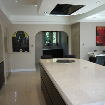 Dark Oak & Gloss Ivory handle-less Kitchen