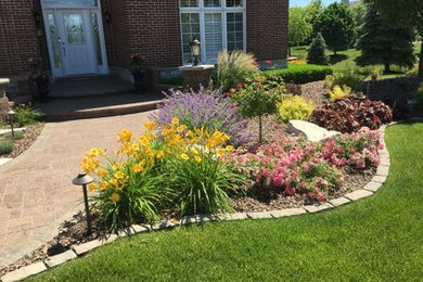 Inspiration for a traditional landscaping in Chicago.