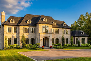 Example of an exterior home design in Toronto