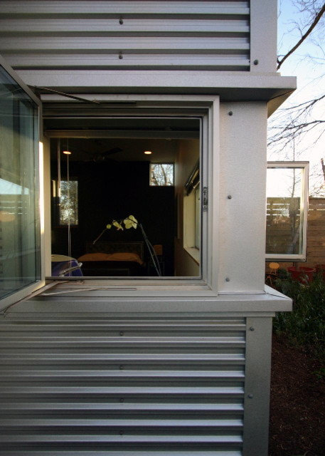 900 square foot House and Garden