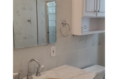 Bathroom - modern bathroom idea in New York