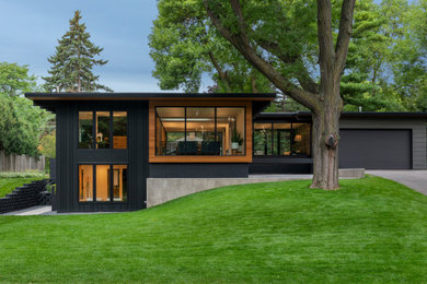 Midcentury house exterior in Minneapolis with a flat roof.