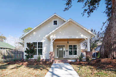 Inspiration for a craftsman home design remodel in New Orleans