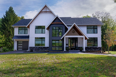 Example of a minimalist exterior home design in Cincinnati