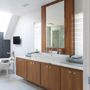 Master Bathroom on M