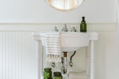 Home design - country home design idea in Portland