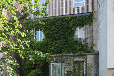 Inspiration for a contemporary exterior in Paris.
