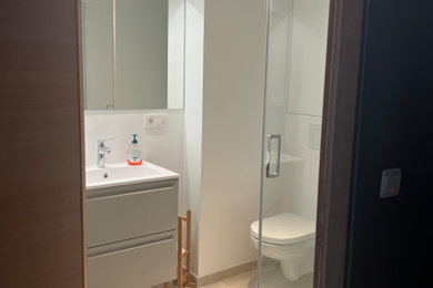 Bathroom - traditional bathroom idea in Brussels