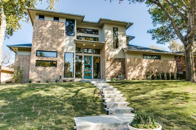 Exterior home photo in Dallas