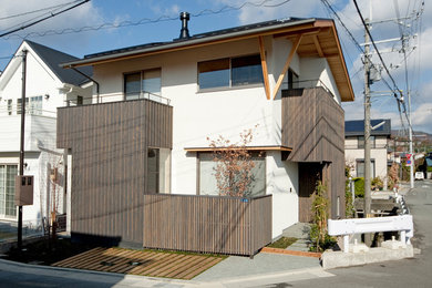 他の地域にある和風のおしゃれな二階建ての家の写真