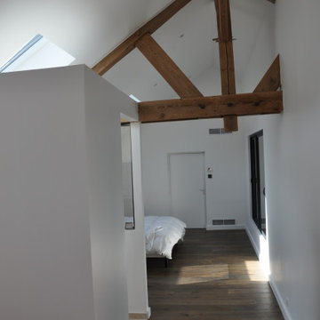 Aménagement d'une suite parentale dans une ancienne grange