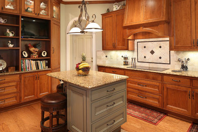 Elegant kitchen photo in New Orleans