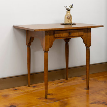 Tiger Maple Turned Leg Side Table in Honey