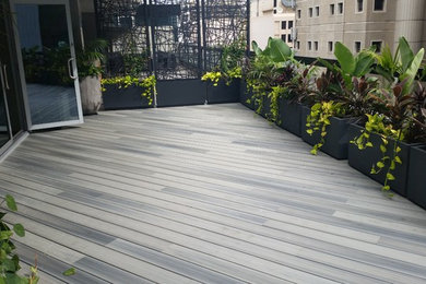 Mid-sized contemporary rooftop deck in Sydney.