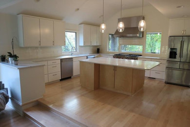 Transitional kitchen photo in Omaha