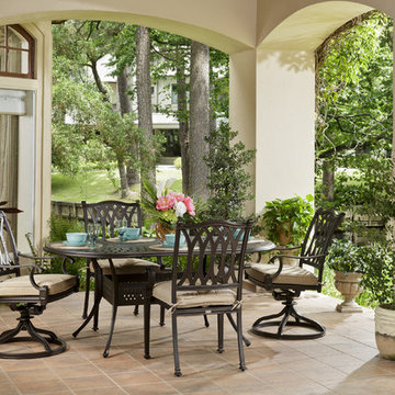 Outdoor Dining on Covered Patio