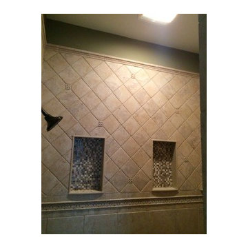Showers/Bathrooms
