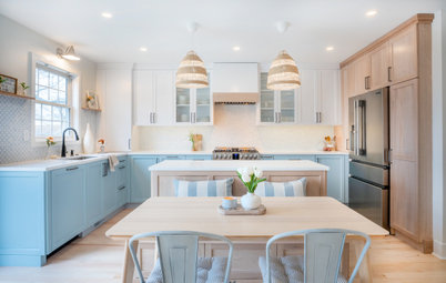 Kitchen of the Week: Airy Coastal Look With Clever Island Seating