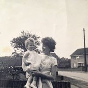 Joanne Holborn's photo