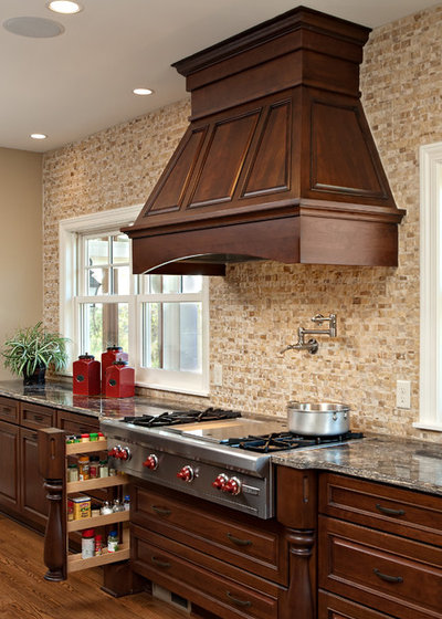 Traditional Kitchen by Knight Construction Design Inc.