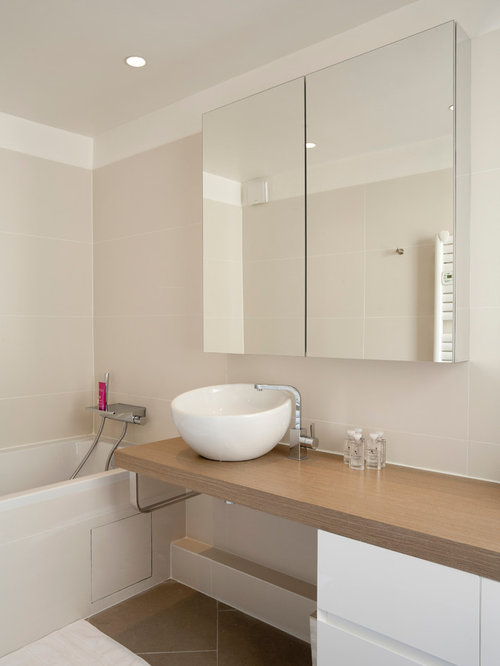 Salle de bain scandinave avec un carrelage beige : photos et idées ... Deco salle de bain blanc beige bleu bois