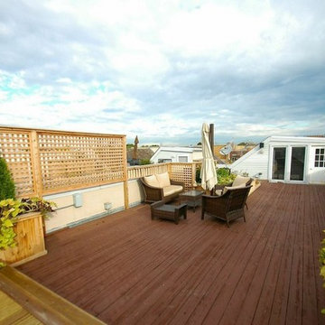 Rooftop Deck in Chicago's Roscoe Village