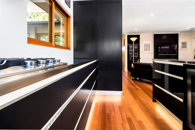 Inspiration for a contemporary home design in Canberra - Queanbeyan.