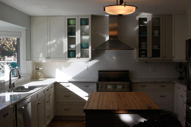 Inspiration for a contemporary kitchen remodel in Calgary