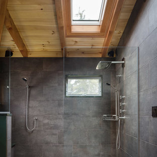 Bäder mit Schieferfliesen und Kiesel-Bodenfliesen Ideen, Design