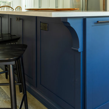 Two Tone Decora Kitchen