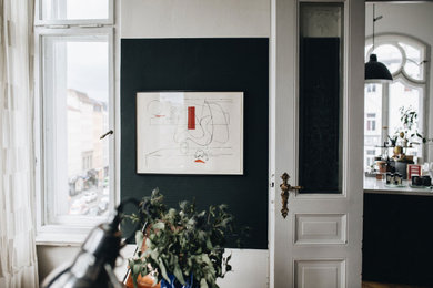 Foto de estudio contemporáneo pequeño con paredes verdes