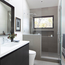 Piccolo Casita Guest Bath