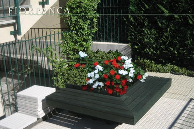 Idee per un grande campo sportivo esterno esposto in pieno sole in cortile con un giardino in vaso