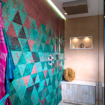Modernes Baddesign mit Wall and Deco Wet System Tapete