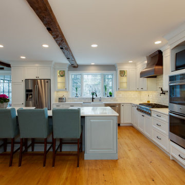 2020 - Traditional Farmhouse Kitchen